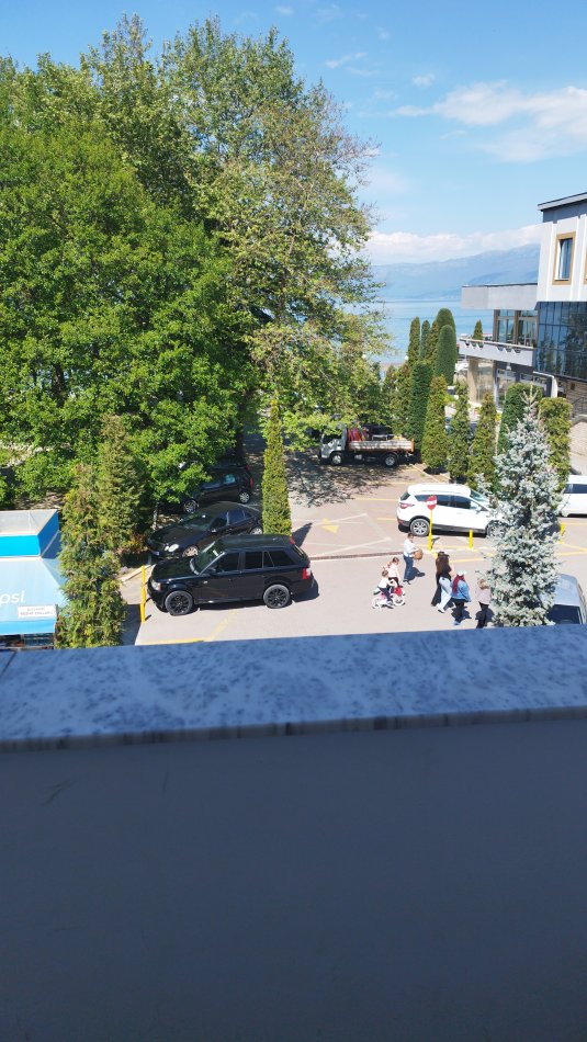 Pogradec, jepet me qera apartamen  ne Pogradec  perball liqenit  t Kati 2,    (Ne qender perball Hotel Enkelanes ,)