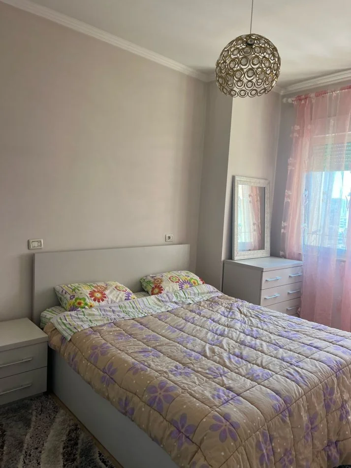 Tirane, jepet me qera apartament 2+1 Kati 7, 70 m² 600 € (rruga bardhyl)