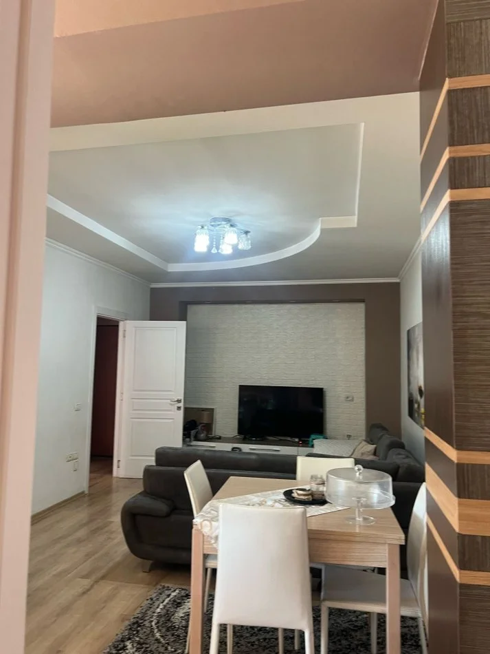 Tirane, jepet me qera apartament 2+1 Kati 7, 70 m² 600 € (rruga bardhyl)