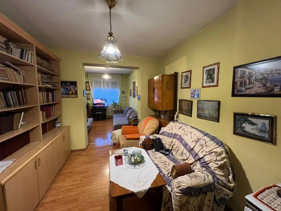 Tirane, jepet me qera apartament 2+1+Ballkon Kati 4, 100 m² 600 € (Ministria e Jashtme)