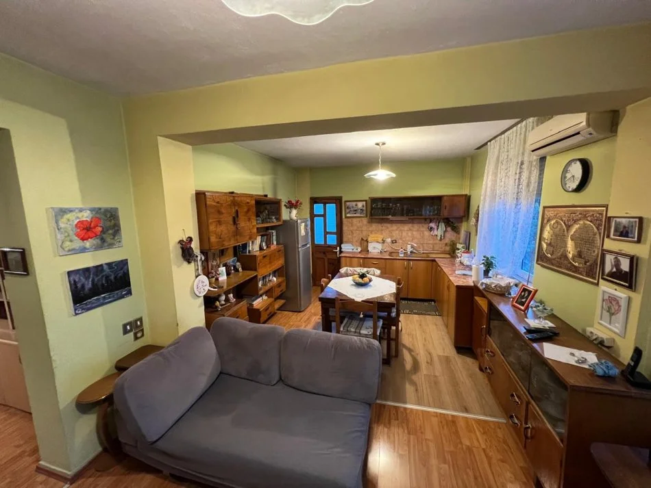 Tirane, jepet me qera apartament 2+1 Kati 4, 100 m² 600 € (te ATSH-ja)