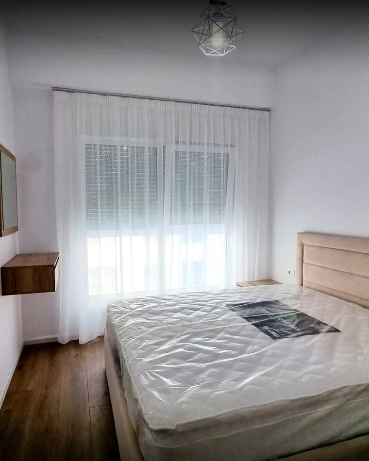 Tirane, jepet me qera apartament 2+1+Ballkon , 500 € 