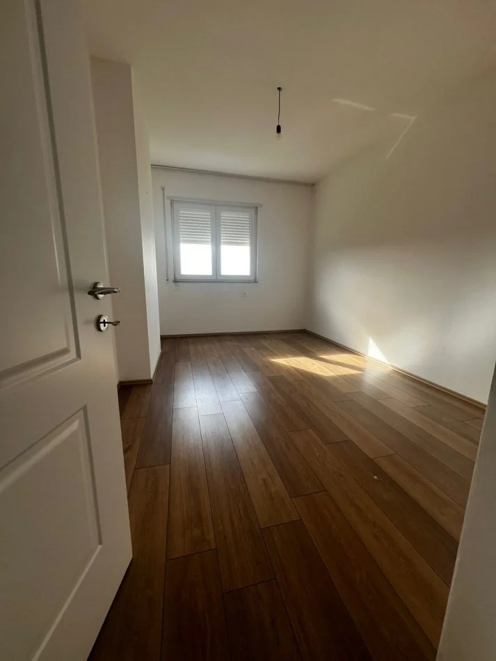 Tirane, shitet 3+1+Ballkon Kati 9, 125 m² 167.000 € (Rruga Teodor Keko)