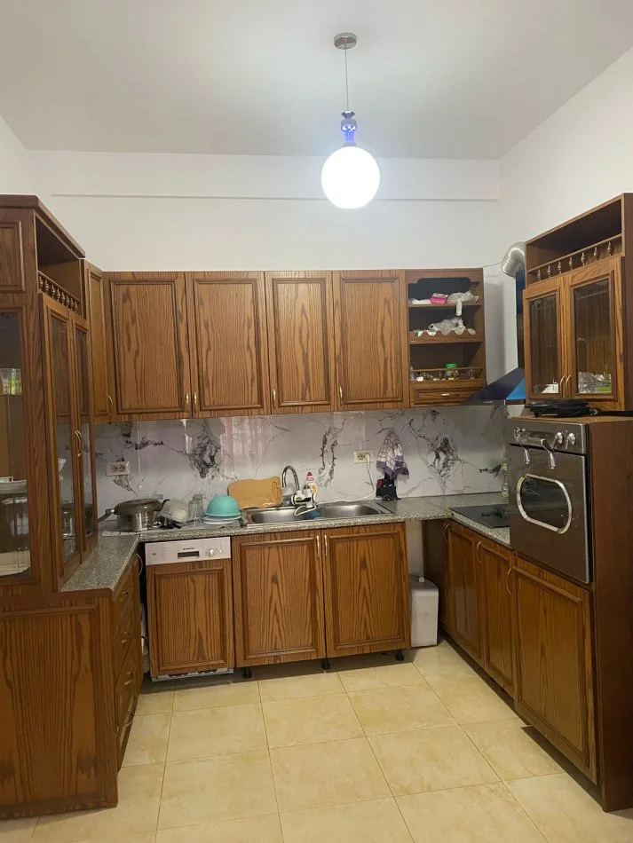 Tirane, shitet apartament 1+1 Kati 2, 78 m² 135.000 € (Zogu i zi)