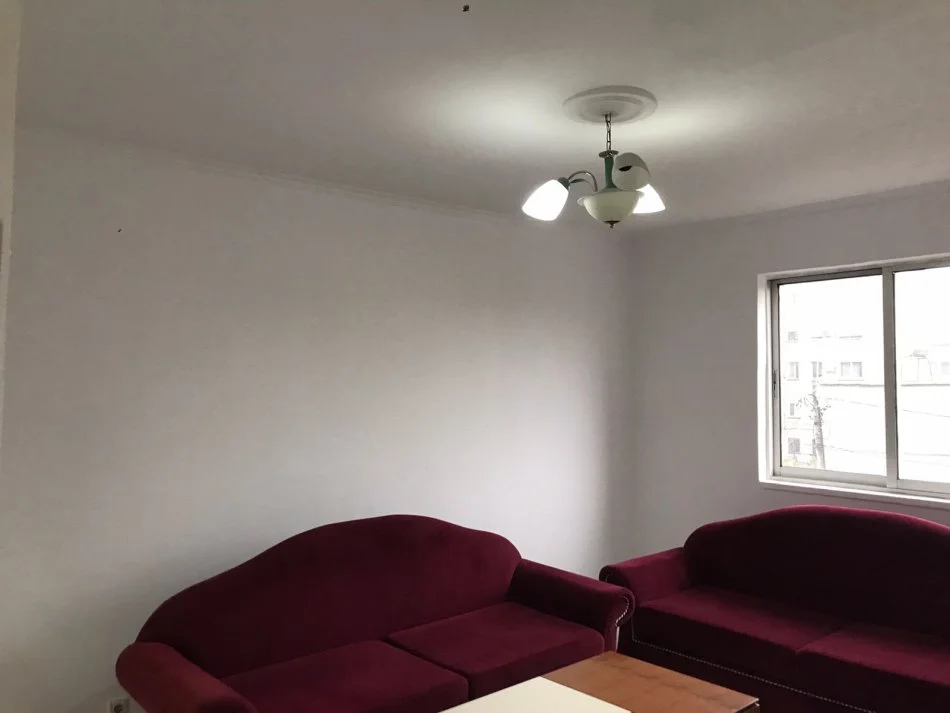 Tirane, jepet me qera apartament 1+1+Ballkon Kati 3, 55 m² 300 € (Rruga Gaqo Tashko)