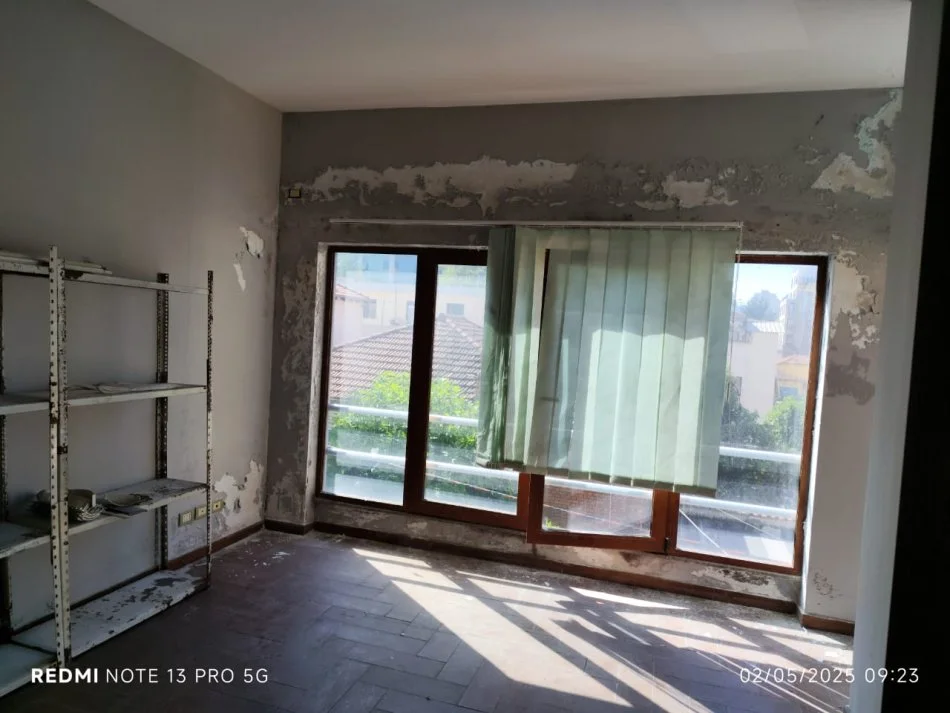 Tirane, jepet me qera apartament 3+1 Kati 3, 130 m² 500 € (Rruga kavajes)