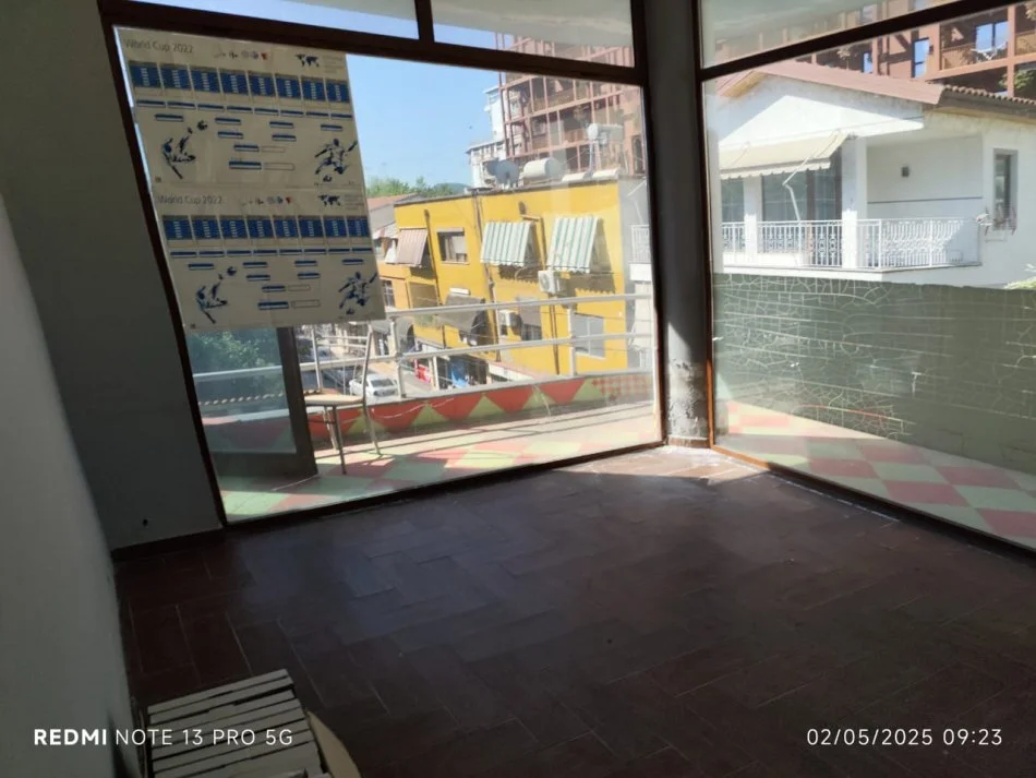 Tirane, jepet me qera apartament 3+1 Kati 3, 130 m² 500 € (Rruga kavajes)