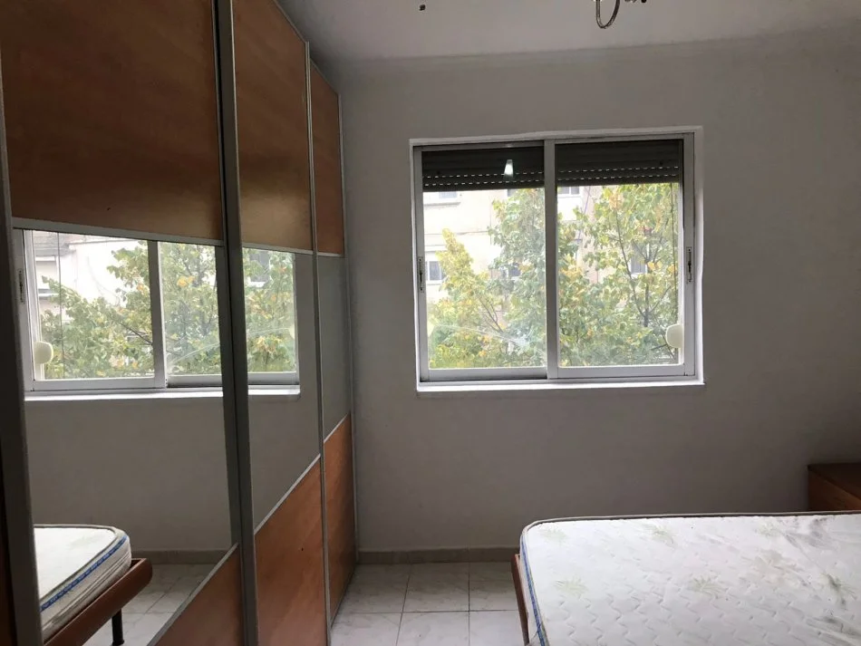 Tirane, jepet me qera apartament 1+1+Ballkon Kati 3, 60 m² 300 € (Gaqo Tashko)