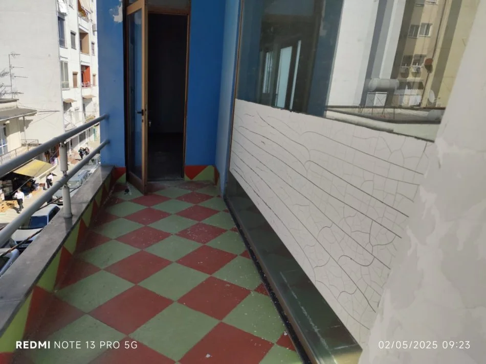 Tirane, jepet me qera apartament 3+1 Kati 3, 130 m² 500 € (Rruga kavajes)