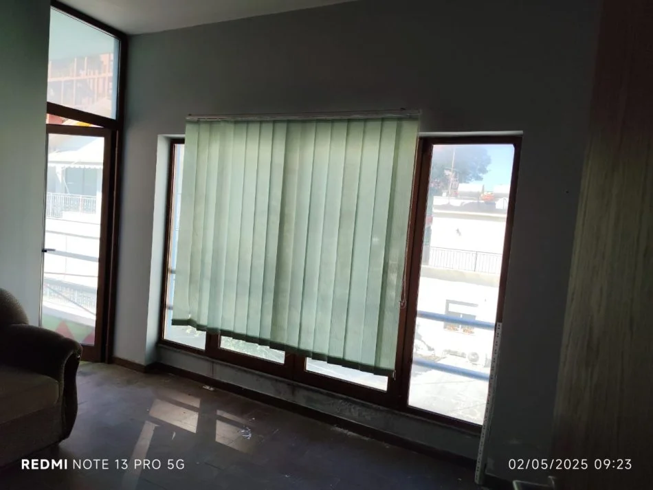 Tirane, jepet me qera apartament 3+1 Kati 3, 130 m² 500 € (Rruga kavajes)
