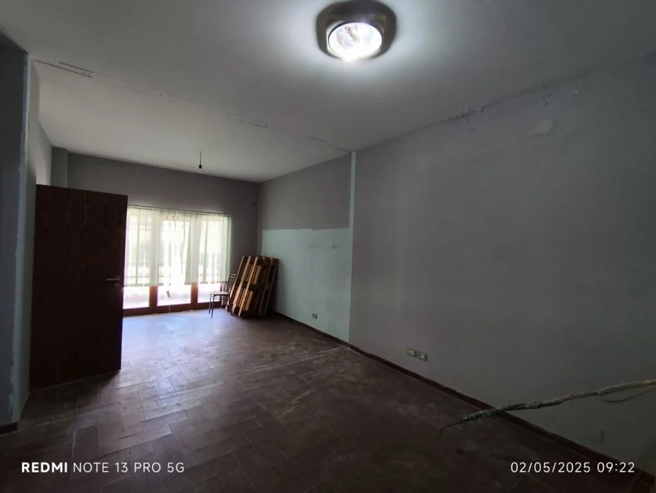 Tirane, jepet me qera apartament 3+1 Kati 3, 130 m² 500 € (Rruga kavajes)