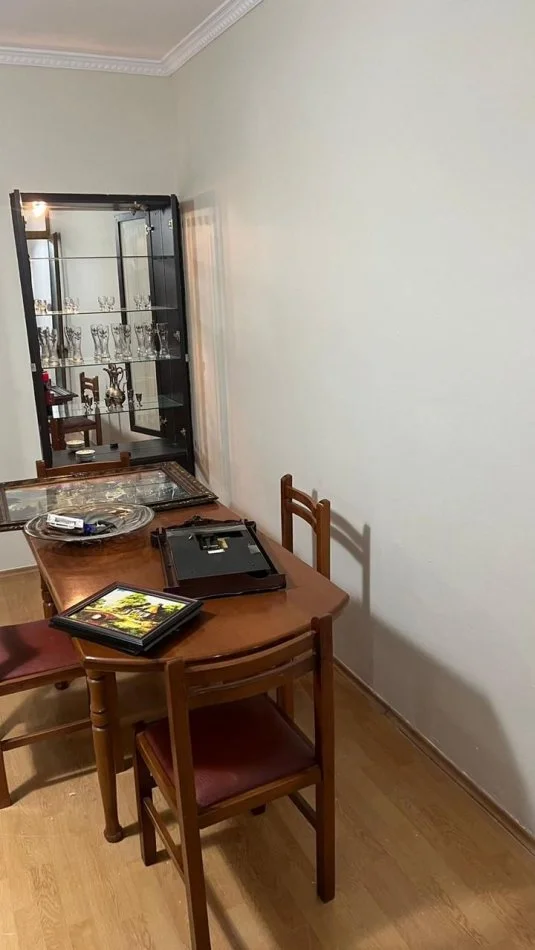 Tirane, jepet me qera apartament 2+1+Ballkon Kati 4, 95 m² 600 € (Ibrahim Kodra)