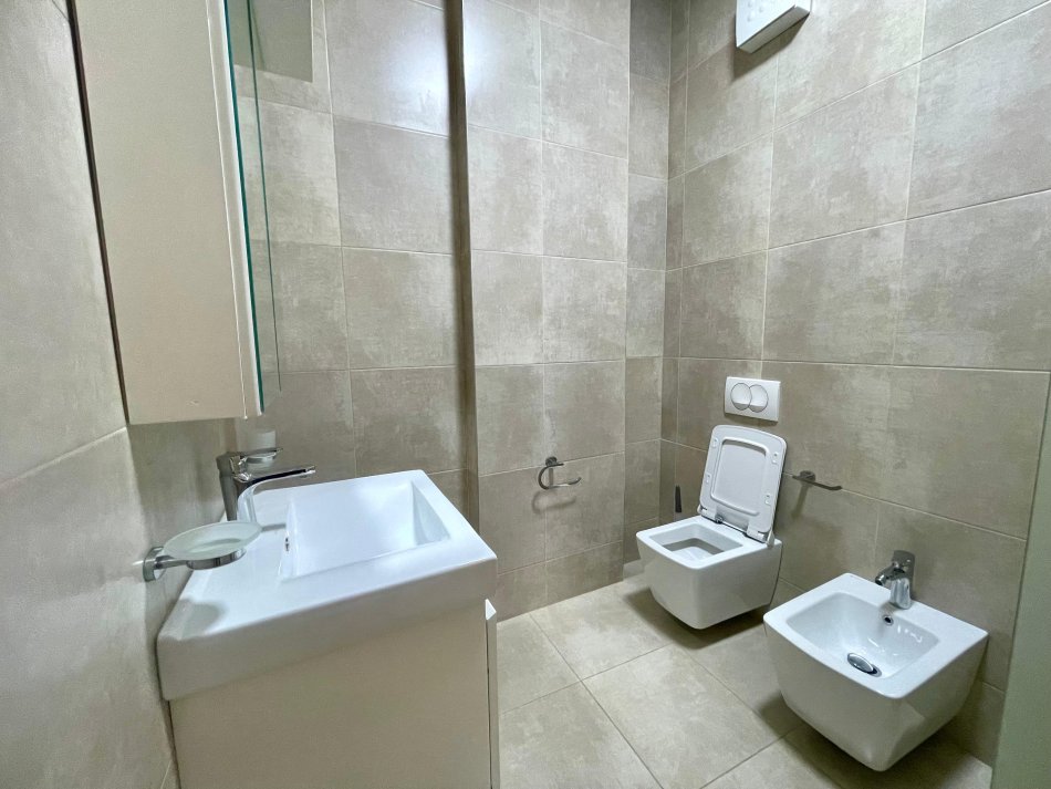 Tirane, jepet me qera apartament 2+1+Aneks+Ballkon Kati 3, 102 m² 800 € (5 Maji)