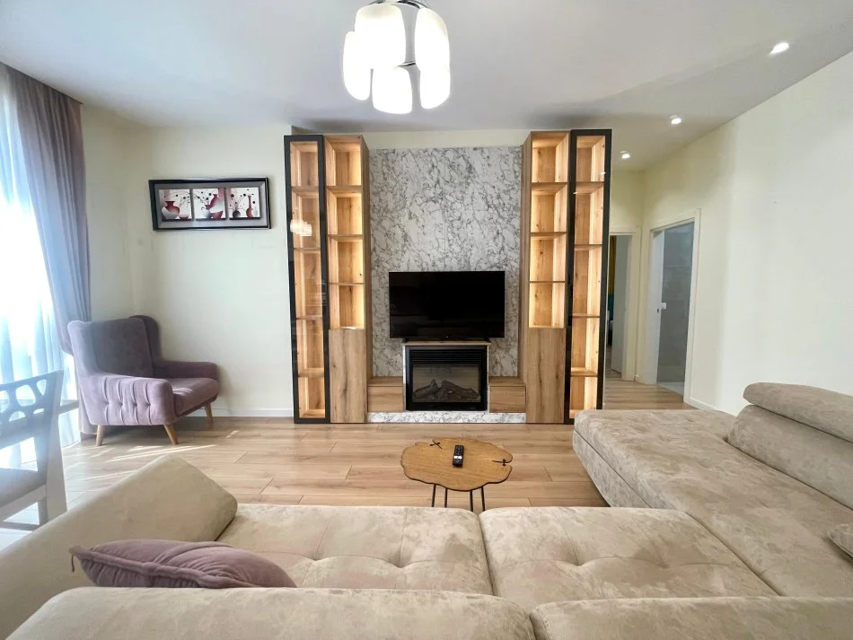 Tirane, jepet me qera apartament 2+1+Aneks+Ballkon Kati 3, 102 m² 800 € (5 Maji)