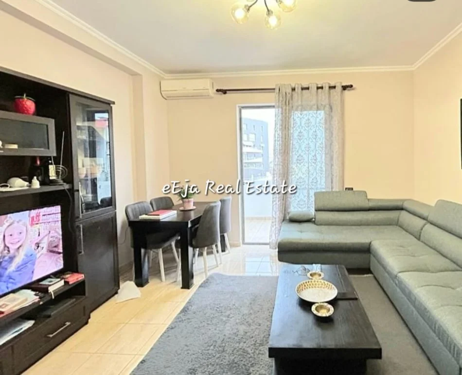 Tirane, jap me qera apartament 1+1 Kati 6, 65 m² 550 € (Selvia)