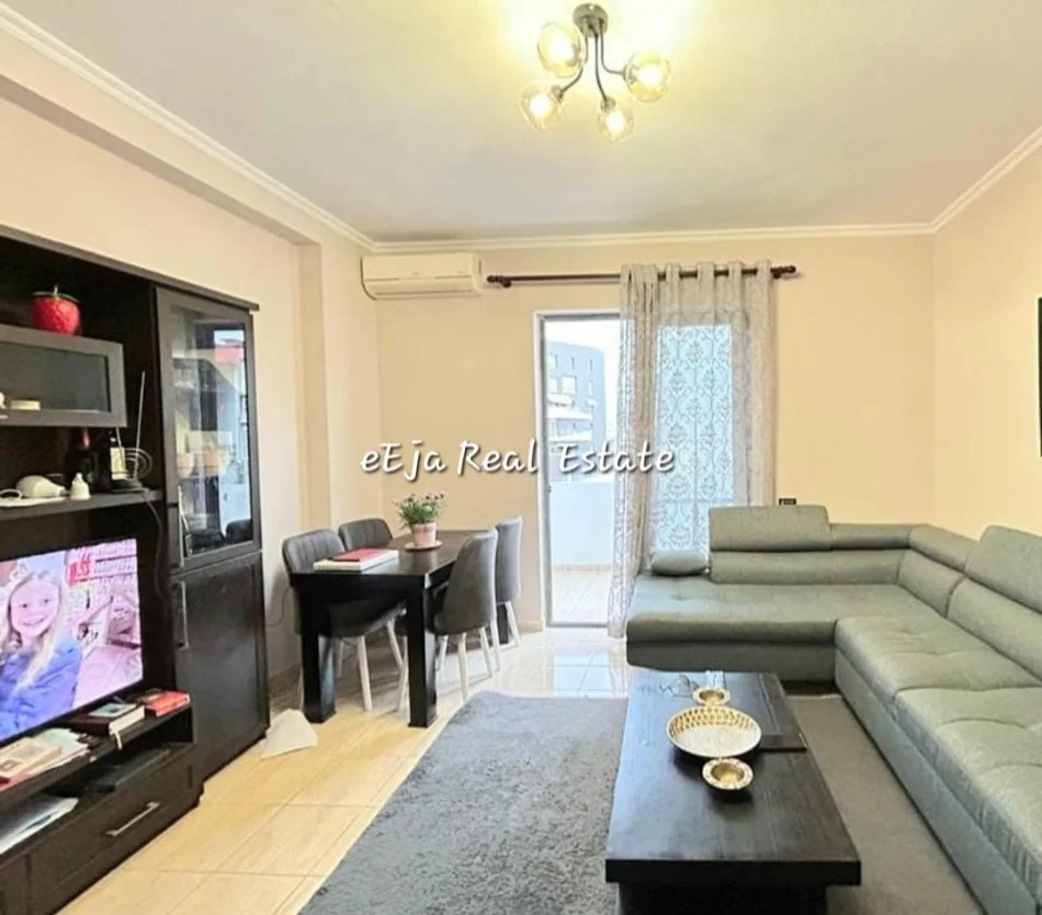 Tirane, jap me qera apartament 1+1 Kati 6, 65 m² 550 € (Selvia)