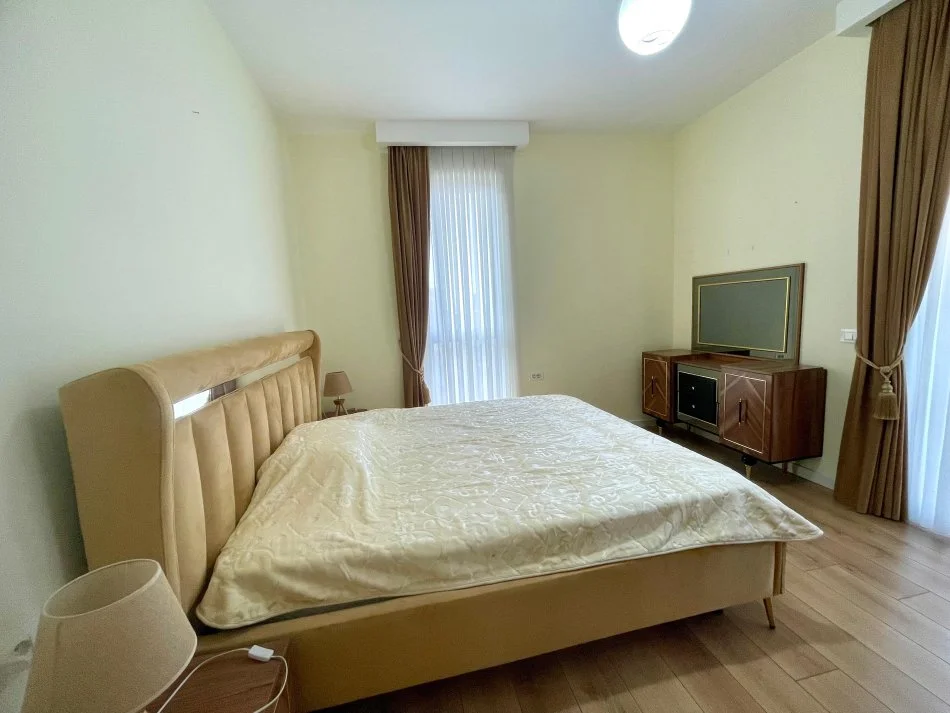 Tirane, jepet me qera apartament 2+1+Aneks+Ballkon Kati 3, 102 m² 800 € (5 Maji)