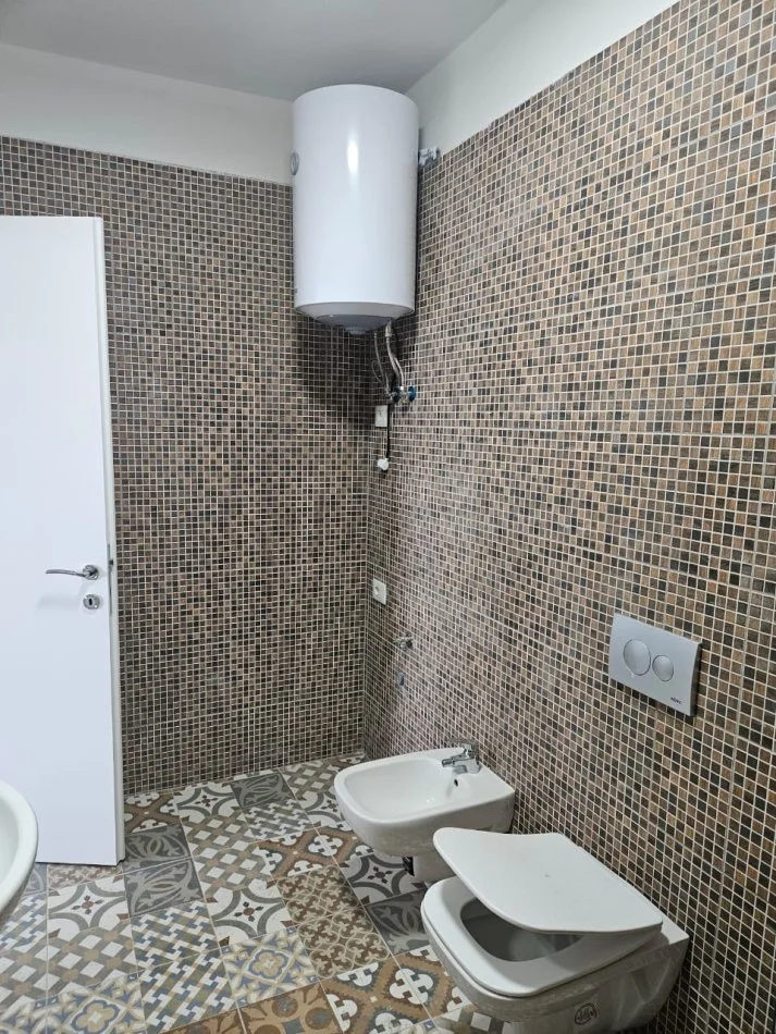 Tirane, jepet me qera apartament 1+1 Kati 11, 67 m² 450 € (Kompleksi Golden park)