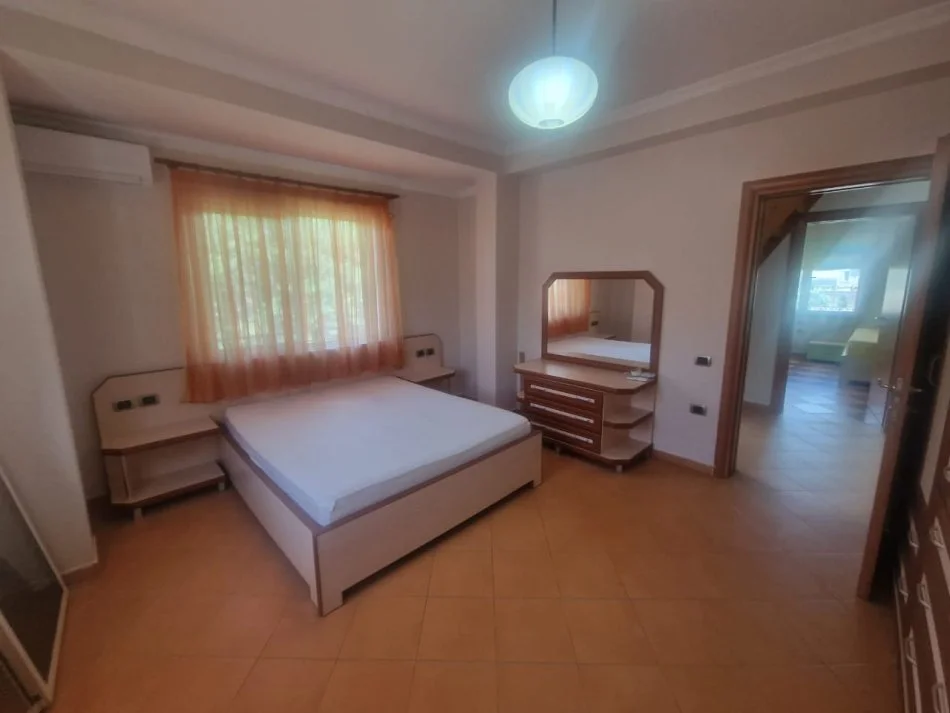 Tirane, jepet me qera Vile Kati 0, 400 m² 1.200 € (Selite)