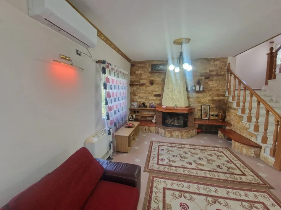 Tirane, jepet me qera Vile Kati 0, 400 m² 1.200 € (Selite)