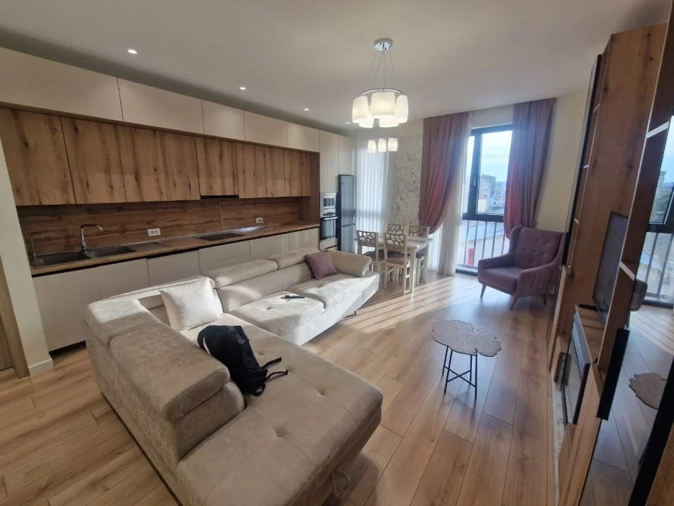 Tirane, jepet me qera apartament 2+1 Kati 3, 103 m² 850 € (Tregu dinamo)