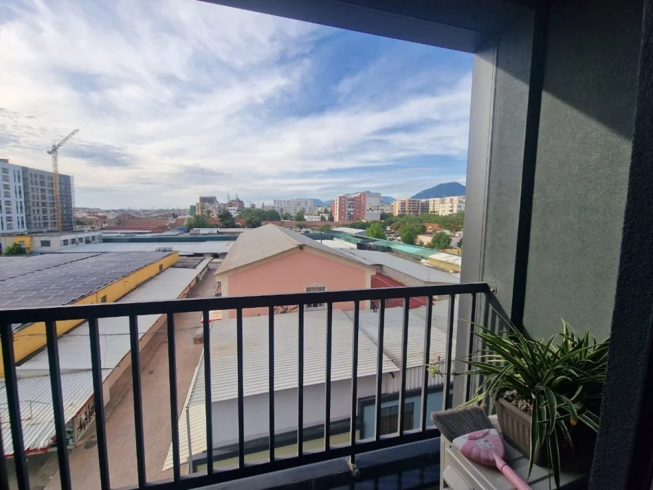 Tirane, jepet me qera apartament 2+1 Kati 3, 103 m² 850 € (Tregu dinamo)