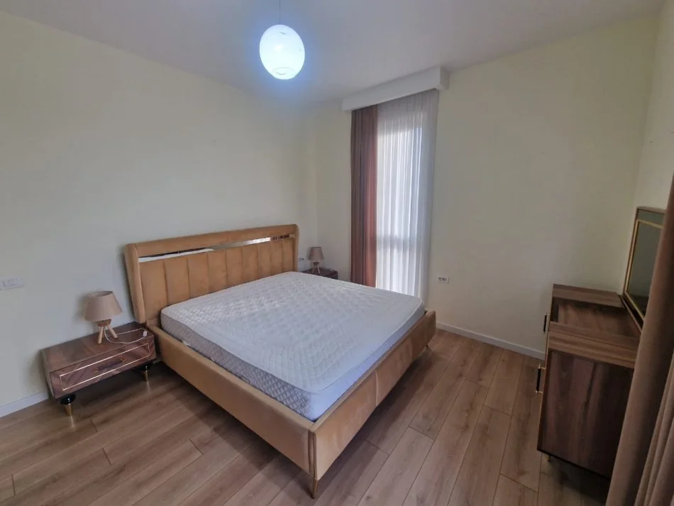 Tirane, jepet me qera apartament 2+1 Kati 3, 103 m² 850 € (Tregu dinamo)