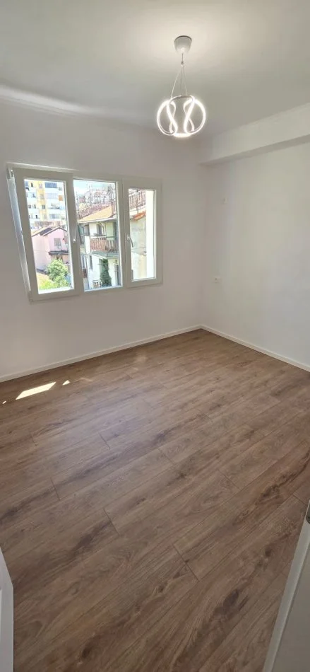 Tirane, shitet apartament 2+1 Kati 4, 64 m² (Rruga kavajes)