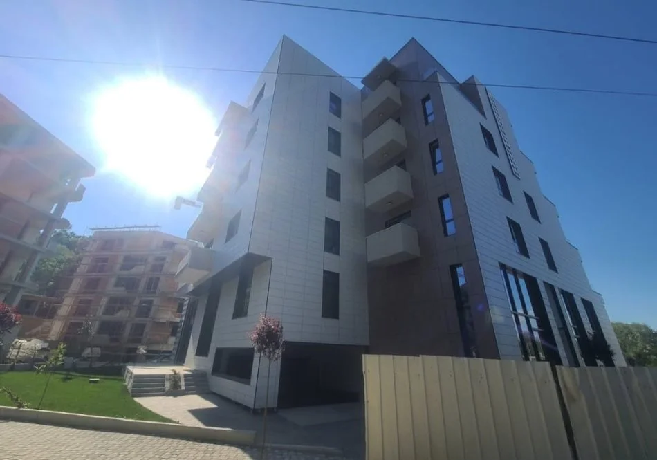 Tirane, shitet apartament 2+1 Kati 2, 104 m² 190.000 € (Liqeni i thate)