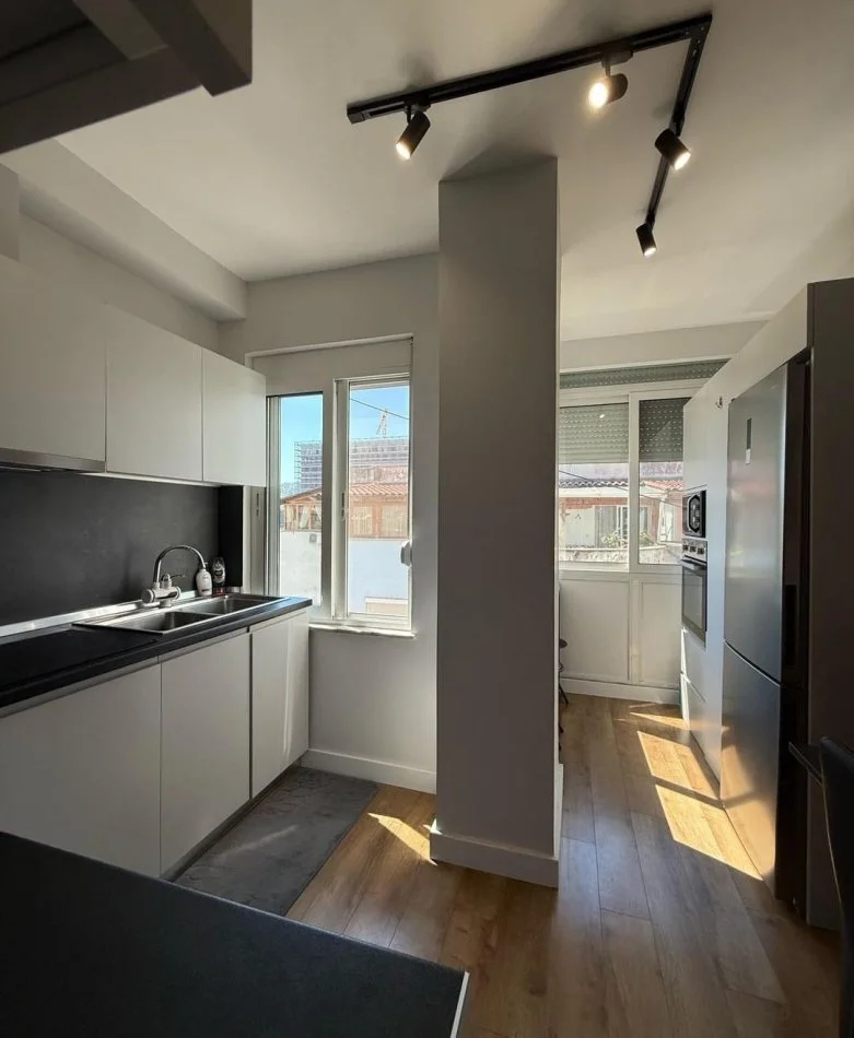 Tirane, jepet me qera apartament 1+1 Kati 11, 70 m² 700 € (Komuna parisit)