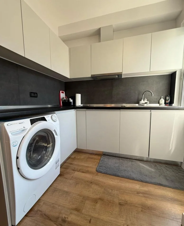 Tirane, jepet me qera apartament 1+1 Kati 11, 70 m² 700 € (Komuna parisit)