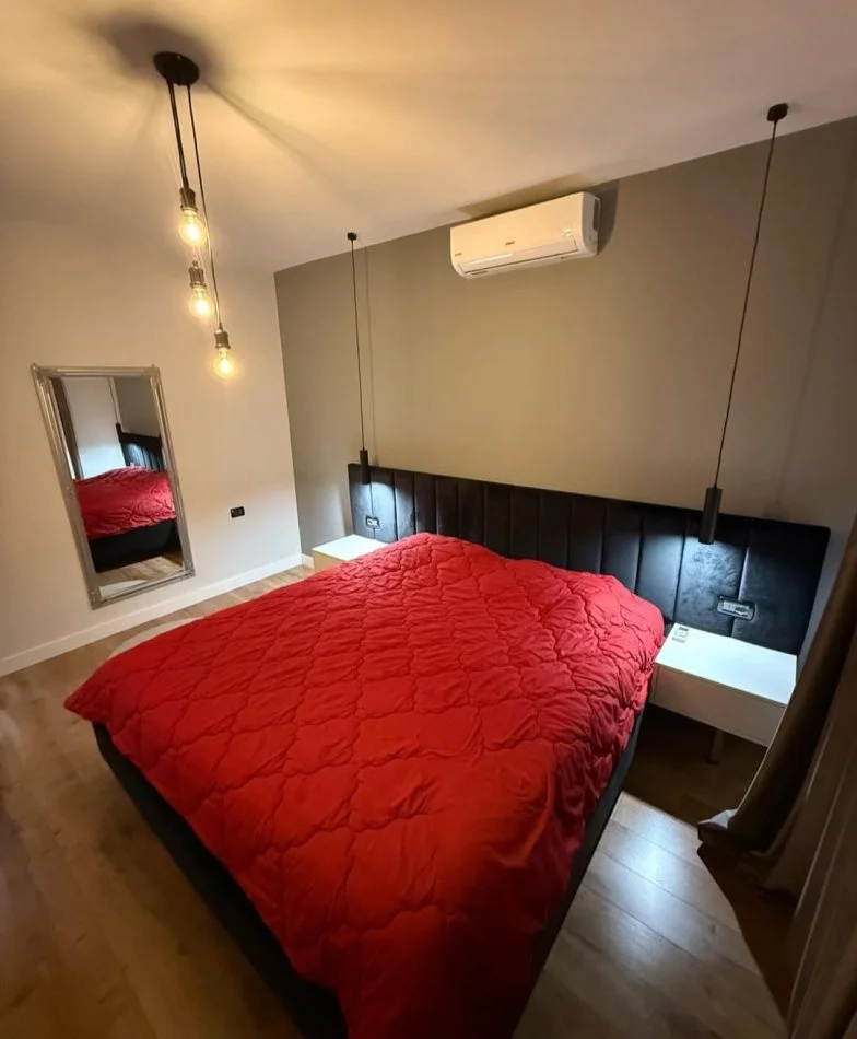 Tirane, jepet me qera apartament 1+1 Kati 11, 70 m² 700 € (Komuna parisit)