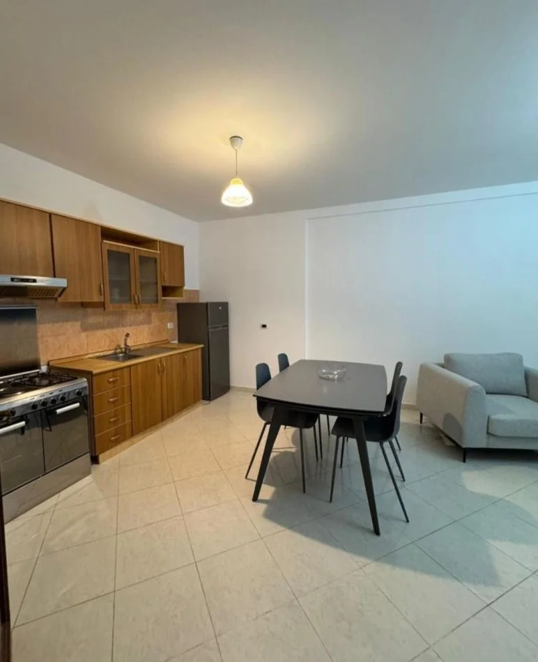 Tirane, jepet me qera apartament Kati 5, 75 m² 500 € (Rruga elbasanit)