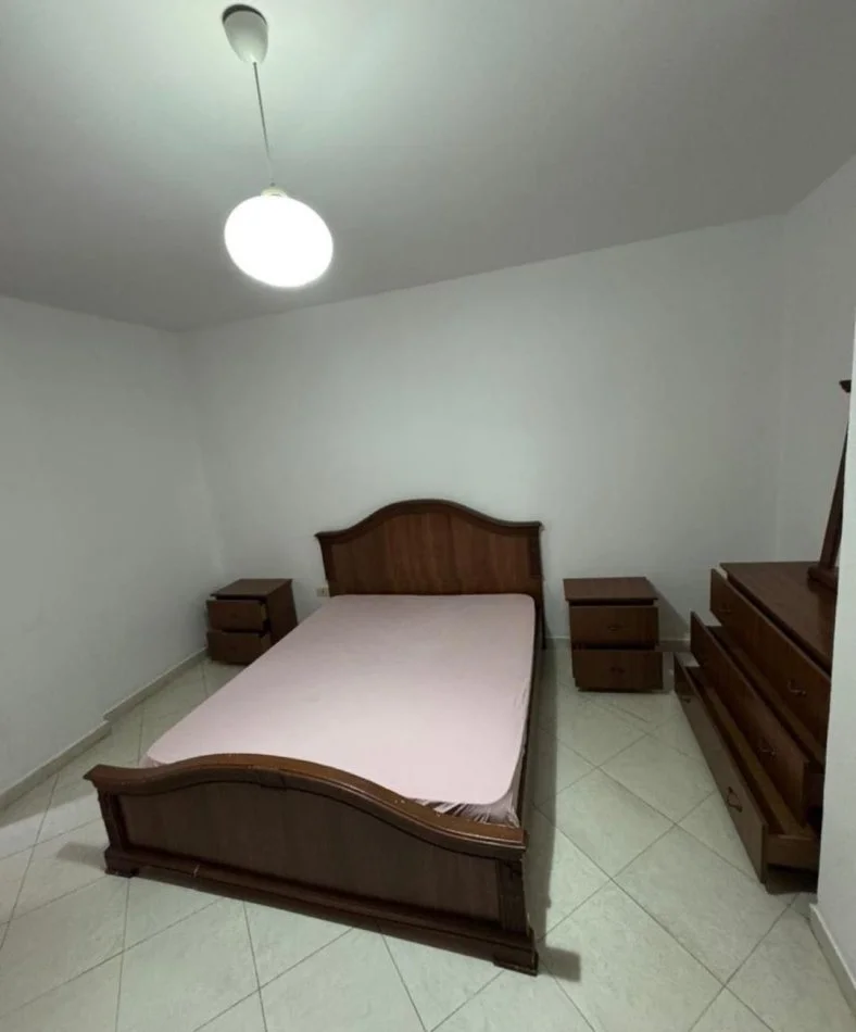 Tirane, jepet me qera apartament Kati 5, 75 m² 500 € (Rruga elbasanit)