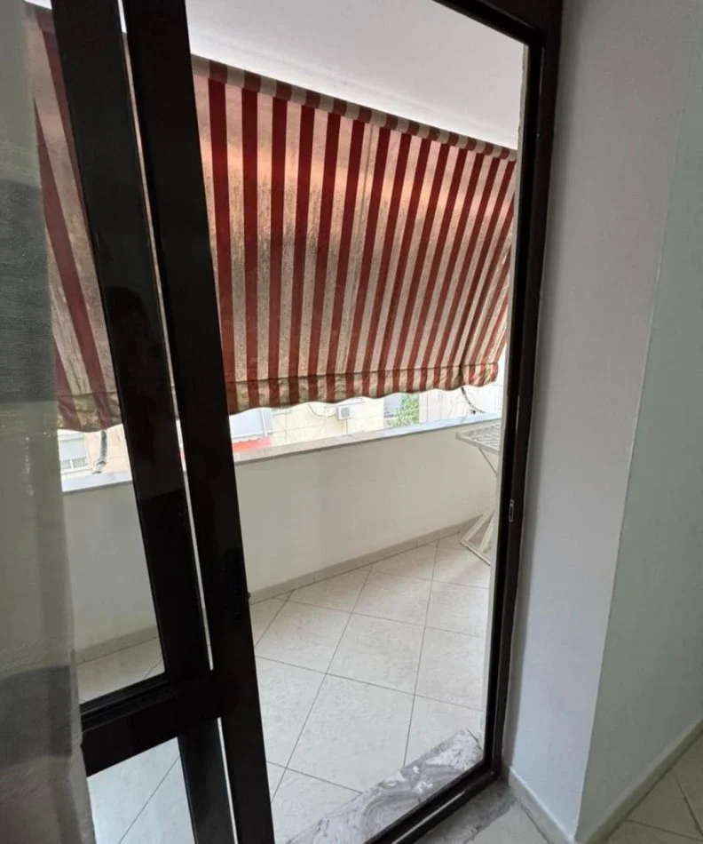 Tirane, jepet me qera apartament Kati 5, 75 m² 500 € (Rruga elbasanit)