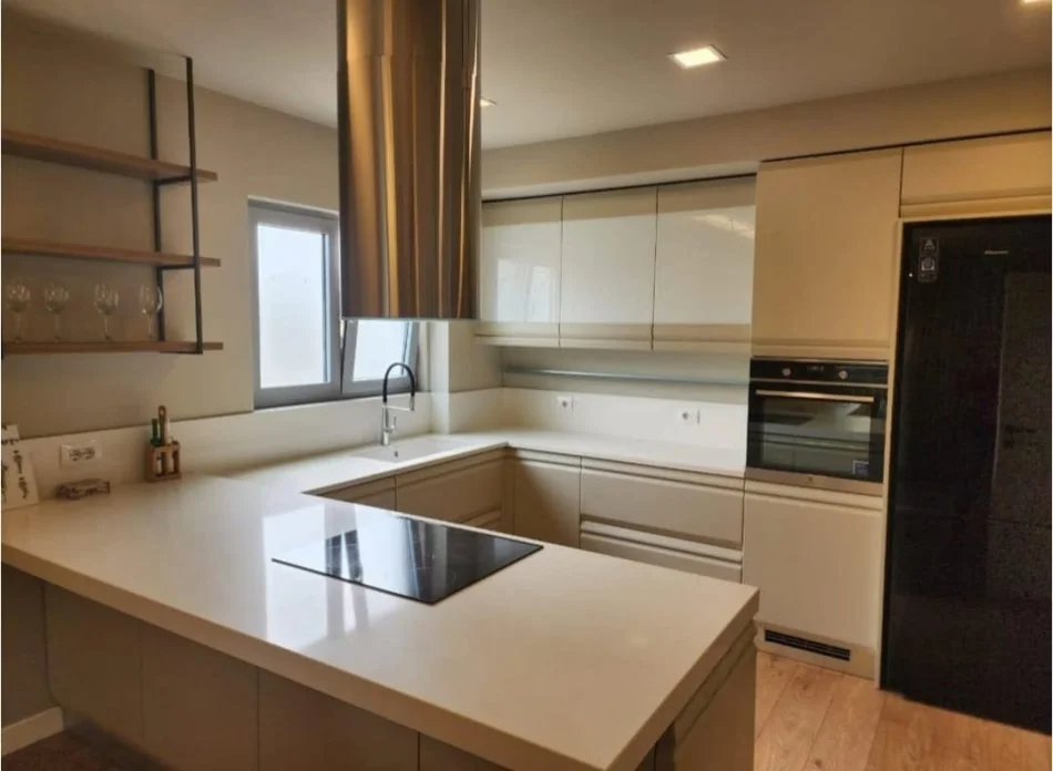 Tirane, jepet me qera Vile Kati 0, 300 m² 1.500 € (Selite)