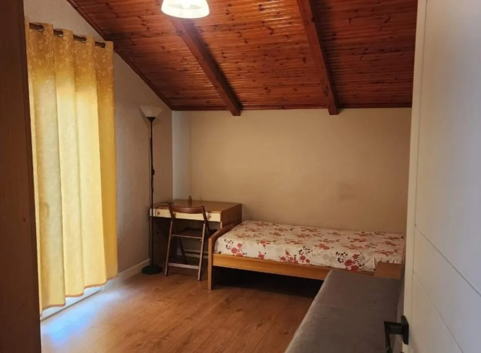 Tirane, jepet me qera Vile Kati 0, 300 m² 1.500 € (Selite)