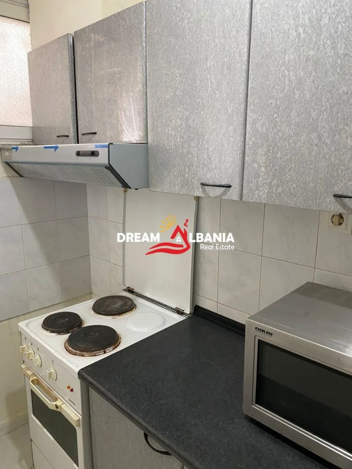 Tirane, jepet me qera apartament 1+1 Tek Rruga e Barrikadave, 55 m² 550€