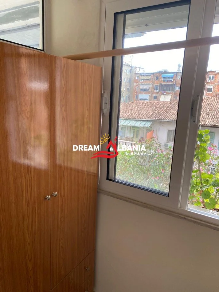 Tirane, jepet me qera apartament 1+1 Tek Rruga e Barrikadave, 55 m² 550€
