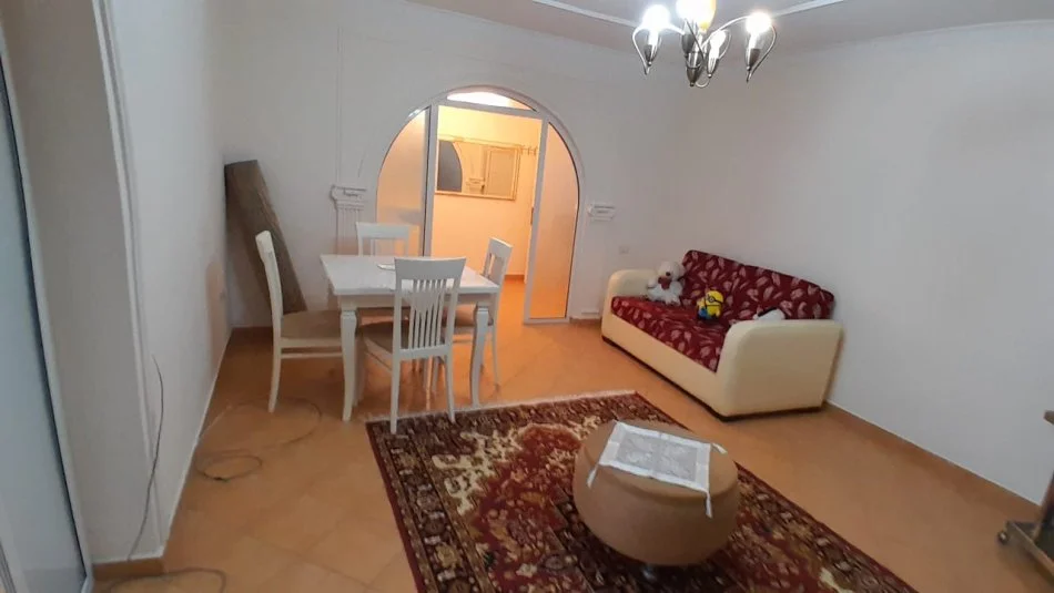 Tirane, jepet me qera apartament 3+1+Aneks+Ballkon Kati 3, 135 m² 600 € (Stadiumi Dinamo)