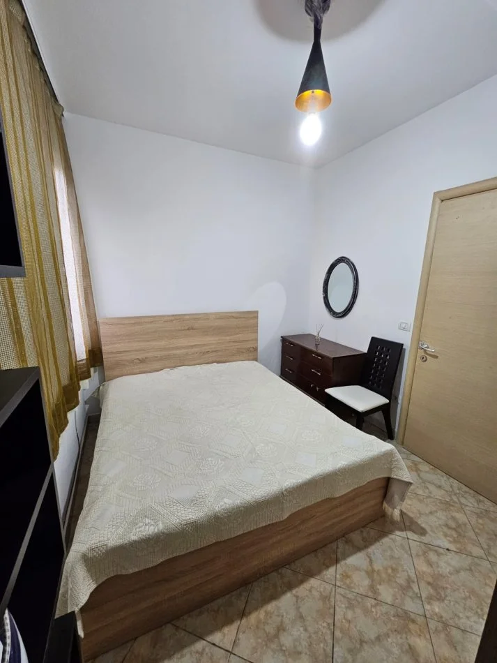 Tirane, jepet me qera apartament 1+1 Kati 1, 60 m² 400 € (Selite)