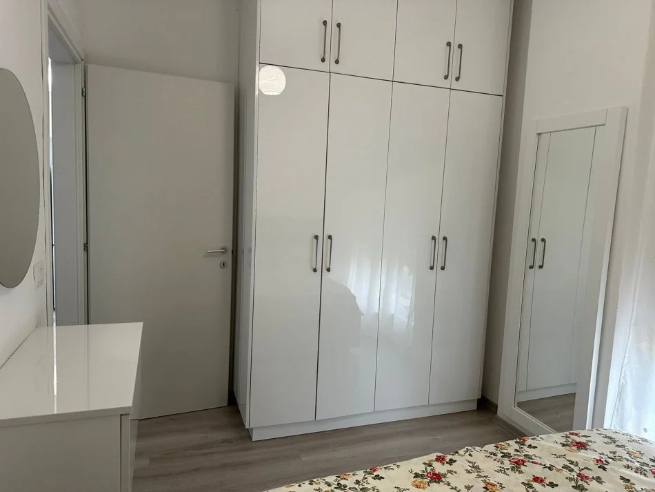 Tirane, jepet me qera , 70 m² 450 € (Xhanzife Keko)