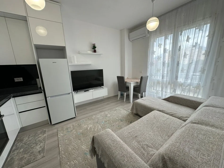 Tirane, jepet me qera , 70 m² 450 € (Xhanzife Keko)