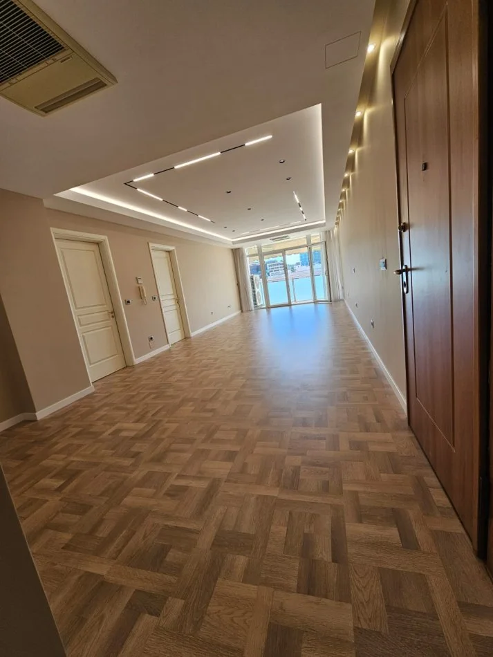Tirane, jepet me qera apartament 3+1 Kati 3, 120 m² 1.800 € (Prane tvsh)