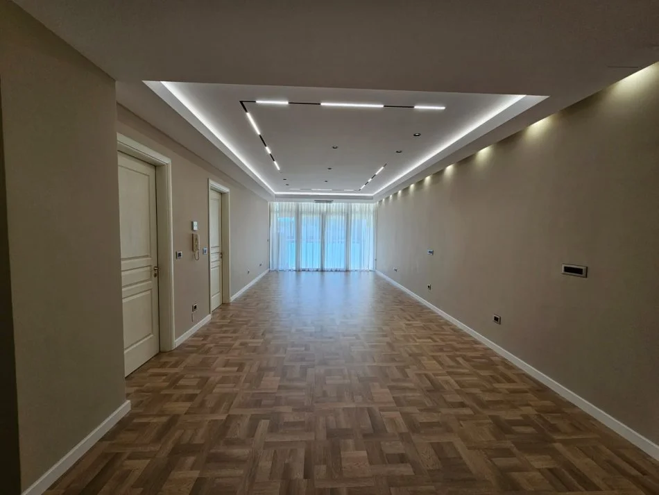 Tirane, jepet me qera apartament 3+1 Kati 3, 120 m² 1.800 € (Prane tvsh)