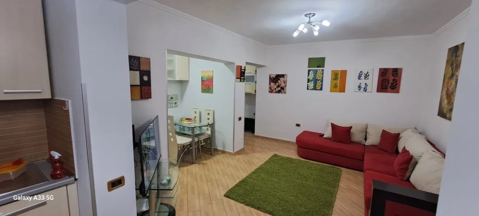 Tirane, jepet me qera apartament 1+1+Aneks+Ballkon Kati 4, 60 m² 500 € (Rruga elbasanit)