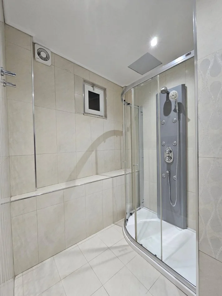 Tirane, jepet me qera apartament 3+1 Kati 3, 120 m² 1.800 € (Prane tvsh)