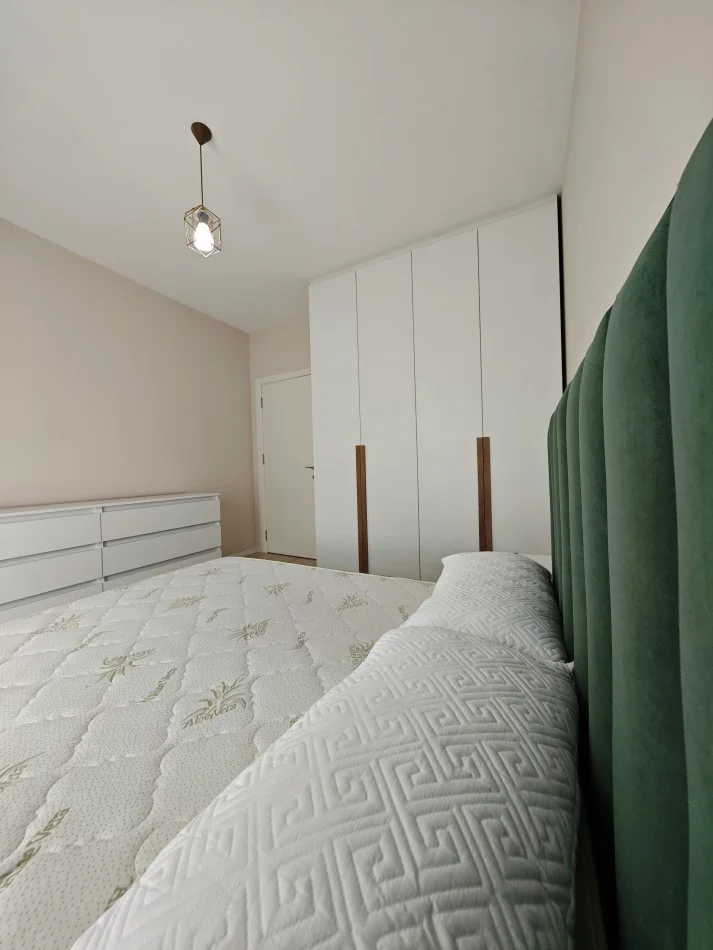 Tirane, jepet me qera apartament 1+1 , 70 m² 550 € (Ish venue club)