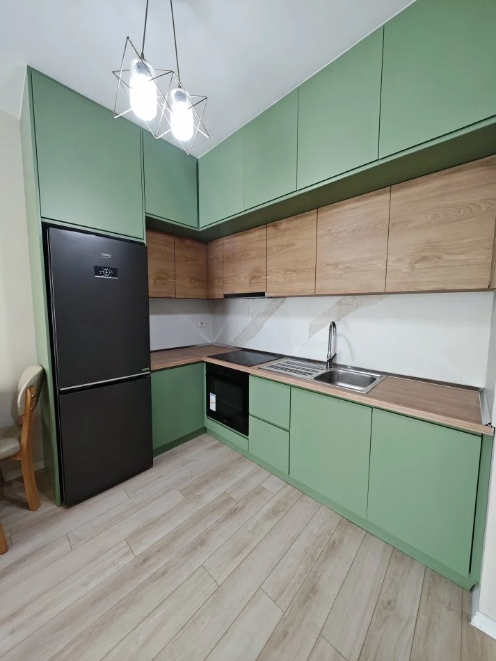 Tirane, jepet me qera apartament 1+1 , 70 m² 550 € (Ish venue club)