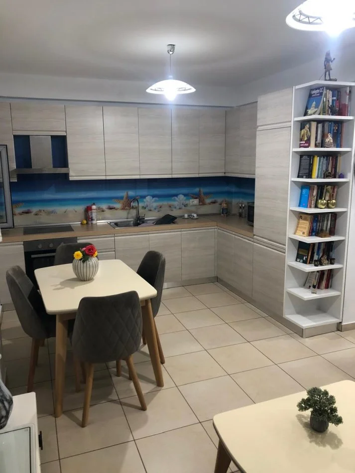 Tirane, jepet me qera apartament 2+1 Kati 1, 100 m² 600 € (Rruga kavajes)